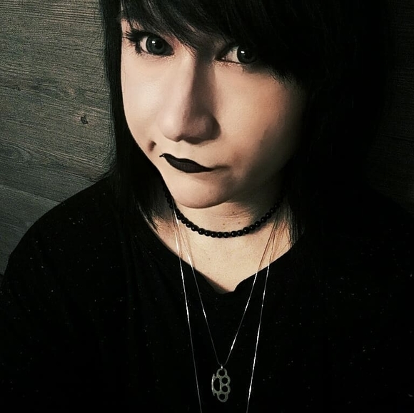 Meet your Posher, Sarah - Picture 1 of 1